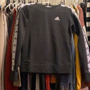 Over branded sleeve ADIDAS crew neck NEVER WORN